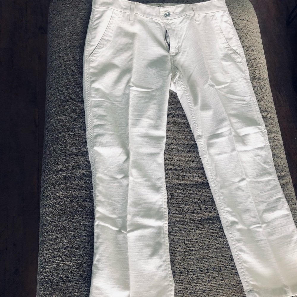 Levi's Classic Off White Capris